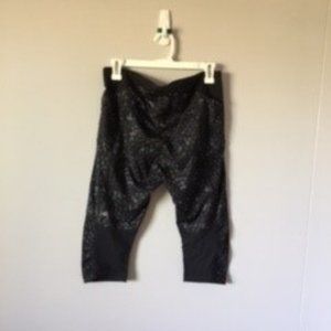 LULULEMON Cropped Legging -  Color Black/Grey NWOT Size 10